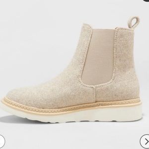 ISO Chelsea boots size 6.5 or 7